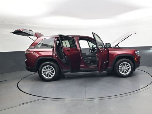 Used 2024 Jeep Grand Cherokee Laredo X w/ Trailer Tow Package image 43