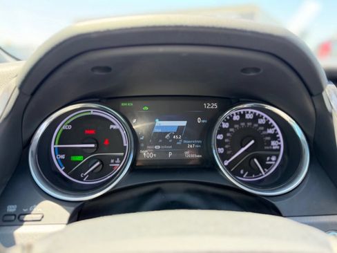 Used 2020 Toyota Camry XLE w/ Preferred Accessory Package FWD image 10