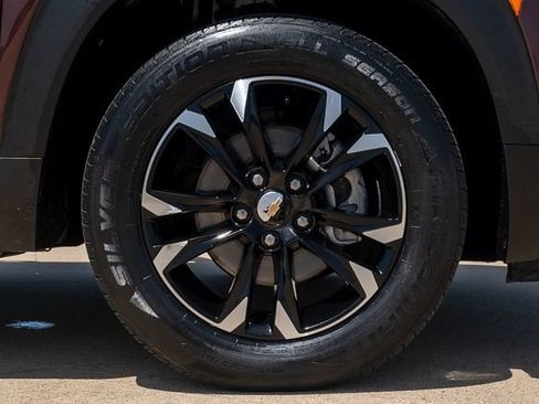 Used 2023 Chevrolet TrailBlazer LT w/ Convenience Package FWD image 6