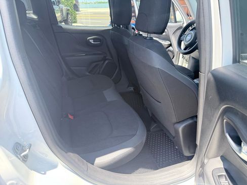 Used 2020 Jeep Renegade Altitude FWD image 20