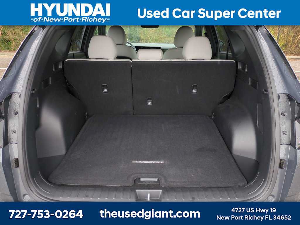 Used 2025 Hyundai Tucson Limited FWD image 12