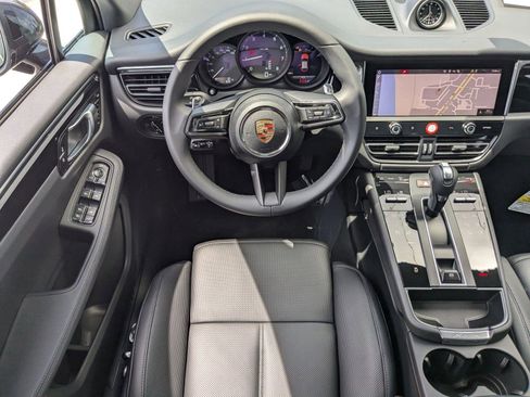Certified 2025 Porsche Macan AWD/4WD image 16