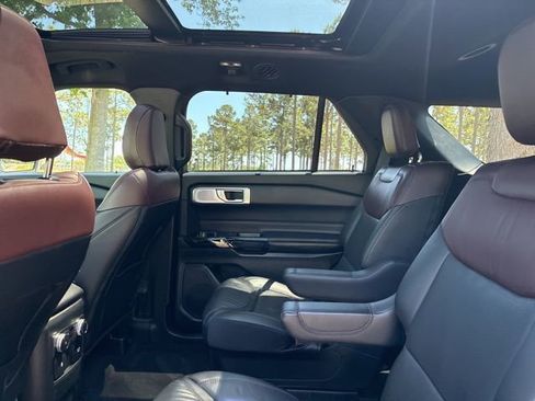 Used 2022 Ford Explorer Platinum w/ Equipment Group 601A AWD/4WD image 23