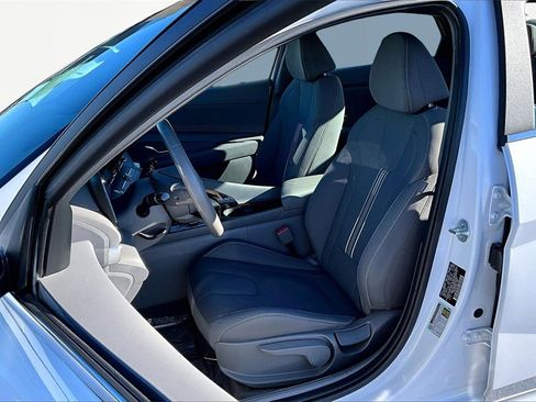 Used 2024 Hyundai Elantra SEL w/ Convenience Package image 25