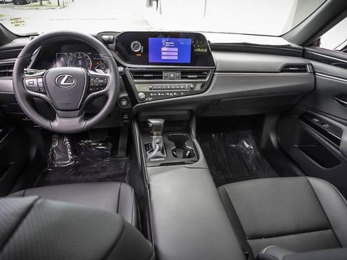Certified 2024 Lexus ES 250 w/ Accessory Package (Z2) AWD/4WD image 17