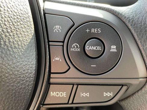 Used 2025 Toyota Corolla LE image 20