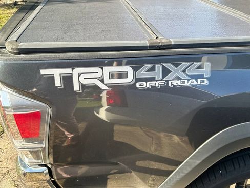 Used 2021 Toyota Tacoma TRD Off-Road AWD/4WD image 15