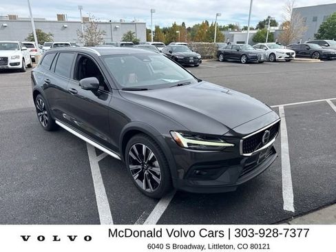 Used 2024 Volvo V60 B5 Cross Country Ultimate AWD/4WD image 1