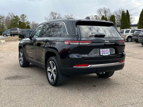 Used 2023 Jeep Grand Cherokee Limited AWD/4WD image 3