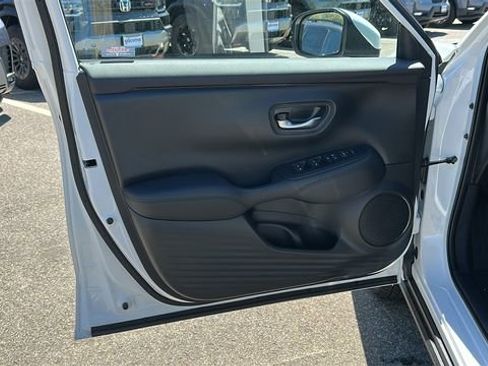 Used 2026 Honda HR-V LX image 8