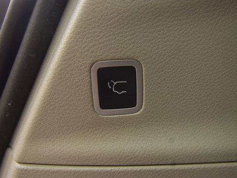 Used 2022 Chrysler Voyager LX image 37