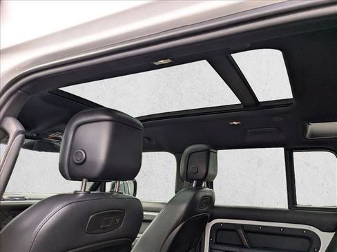 Used 2021 Land Rover Defender 110 X-Dynamic HSE image 20