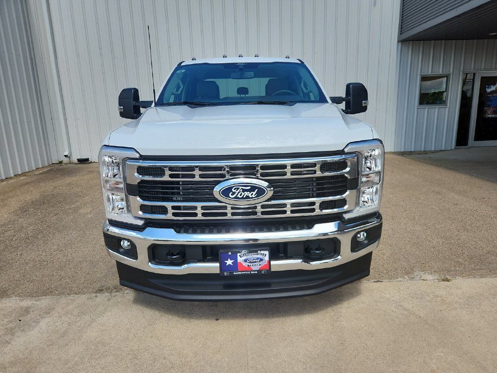 New 2027 Ford F350 XLT w/ FX4 Off-Road Package AWD/4WD image 3