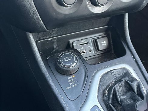 Used 2014 Jeep Cherokee Sport image 28