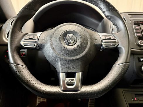 Used 2014 Volkswagen Tiguan S image 42