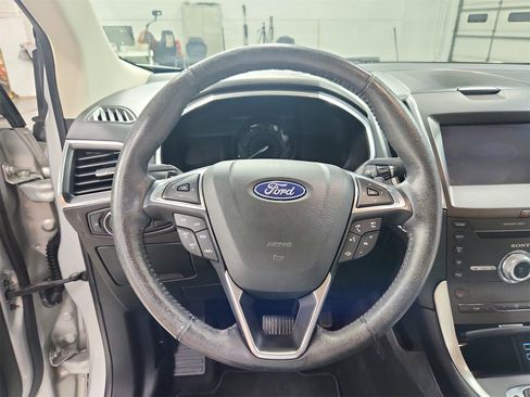Used 2018 Ford Edge Titanium image 23