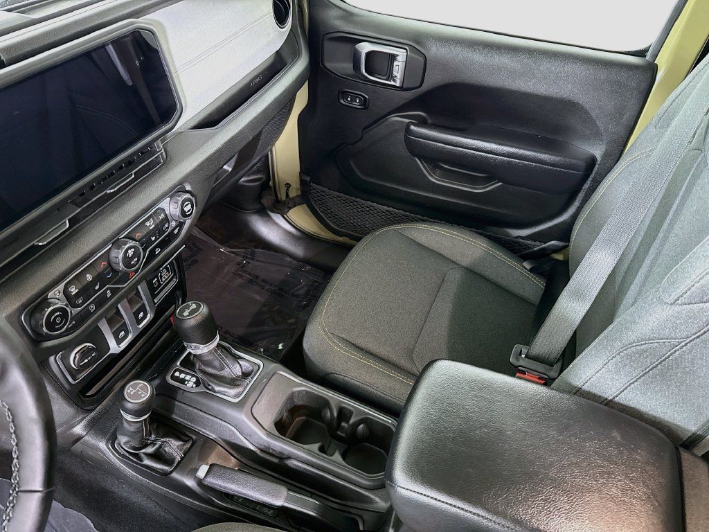 Used 2025 Jeep Wrangler Sport AWD/4WD image 25