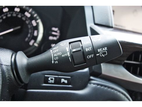 Used 2020 Lexus LX 570 4WD w/ Luxury Package image 17