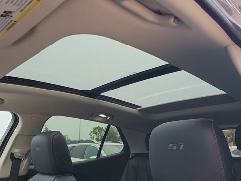 Used 2023 Buick Envision Essence w/ Technology Package I image 36