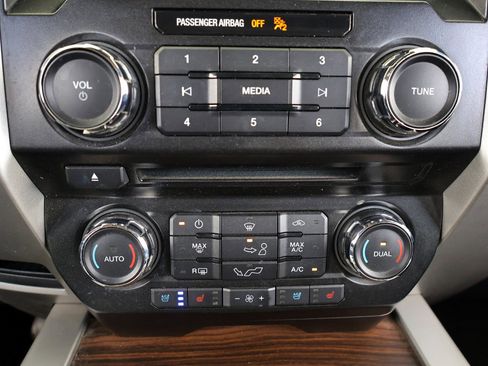 Used 2015 Ford F150 Lariat RWD image 48