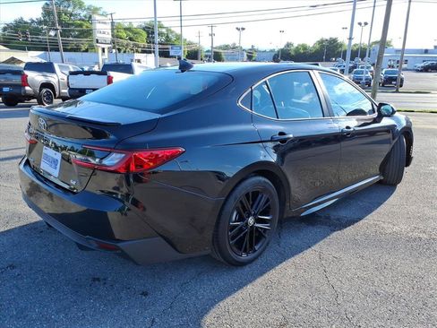 Used 2025 Toyota Camry SE FWD image 4