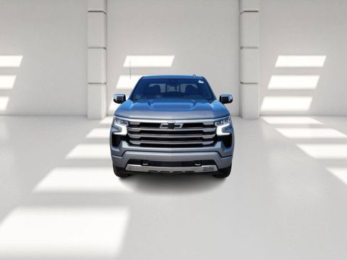 Used 2023 Chevrolet Silverado 1500 High Country w/ Technology Package image 2