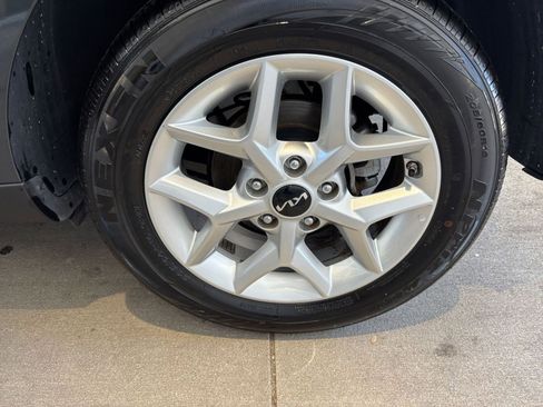 Used 2025 Kia Soul LX w/ LX Technology Package FWD image 30