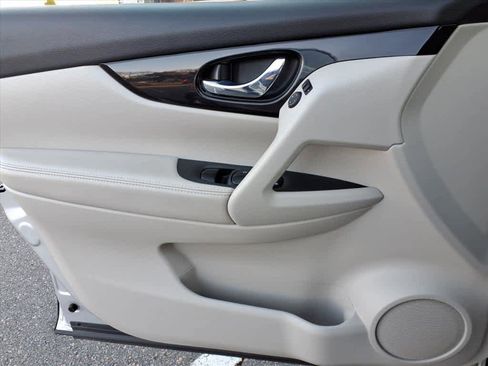 Certified 2020 Nissan Rogue Sport SV w/ All-Weather Package image 9