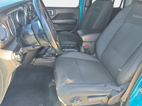 Used 2020 Jeep Wrangler Unlimited Sahara w/ Cold Weather Group AWD/4WD image 14