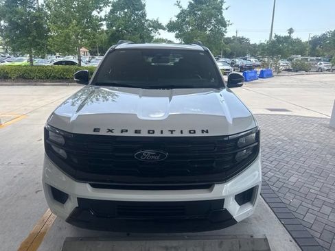 Used 2025 Ford Expedition Platinum w/ Stealth Performance Package AWD/4WD image 3