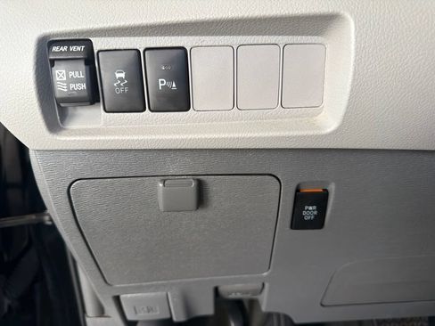 Used 2019 Toyota Sienna XLE w/ XLE Navigation Package AWD/4WD image 21