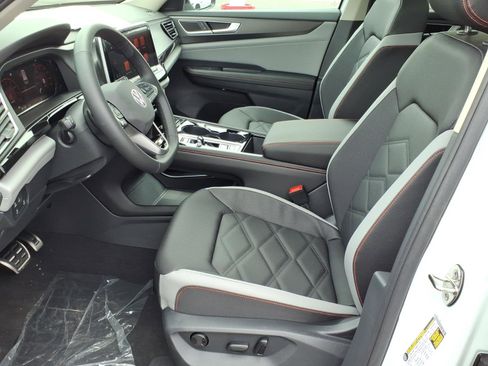 New 2026 Volkswagen Atlas Peak Edition image 13
