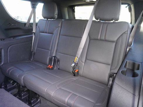 Used 2025 Chevrolet Suburban RST image 10