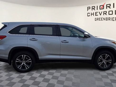 Used 2019 Toyota Highlander LE AWD/4WD image 9