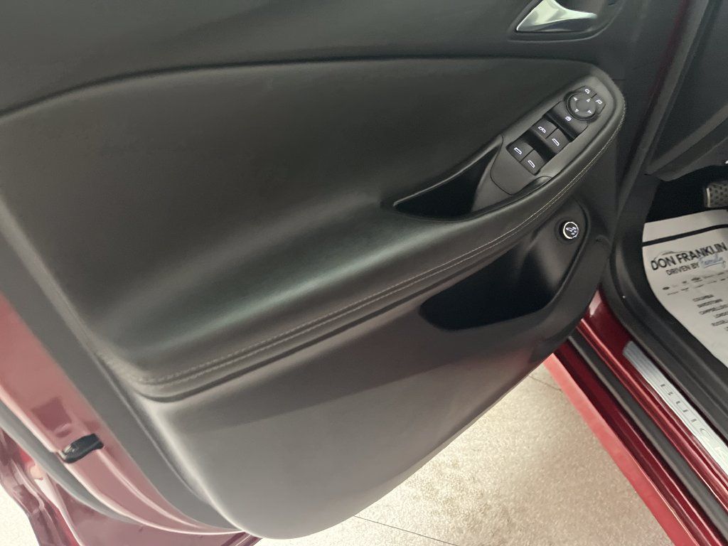 Used 2023 Buick Encore GX Select w/ Sport Touring Package FWD image 11