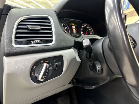 Used 2016 Audi Q3 2.0T Prestige w/ Prestige Package image 19