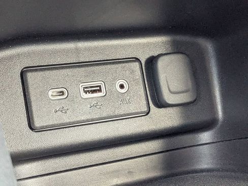 Used 2022 Chevrolet Equinox LS image 23