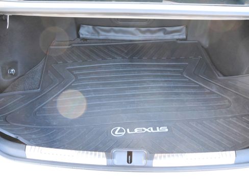 Used 2025 Lexus ES 300h w/ Luxury Package image 36