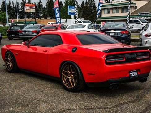 Used 2022 Dodge Challenger R/T w/ Blacktop Package RWD image 17