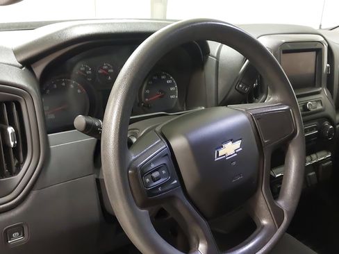 Used 2020 Chevrolet Silverado 1500 Custom w/ Custom Value Package image 17