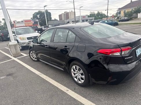 Used 2025 Toyota Corolla LE FWD image 2