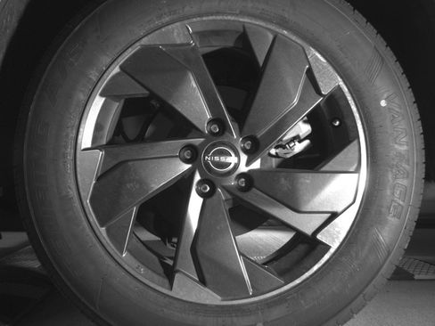 Used 2025 Nissan Rogue SV AWD/4WD image 14