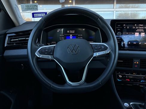 Used 2025 Volkswagen Jetta SE image 33