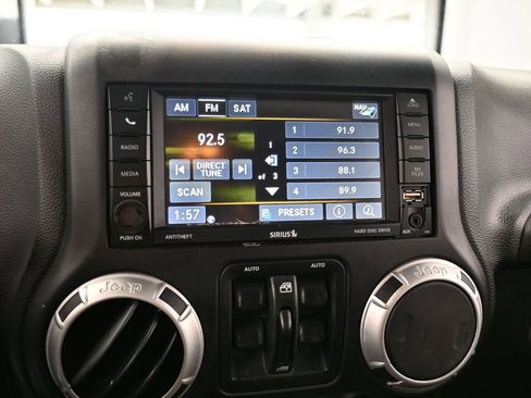 Used 2015 Jeep Wrangler Unlimited Sahara w/ Dual Top Group image 18