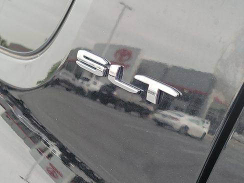 Used 2023 GMC Acadia SLT w/ Preferred Package AWD/4WD image 7
