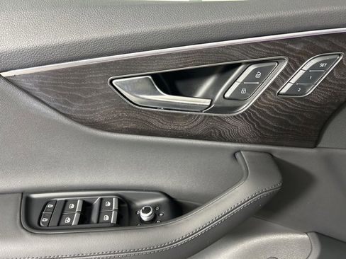 Used 2023 Audi Q7 3.0T Prestige image 11