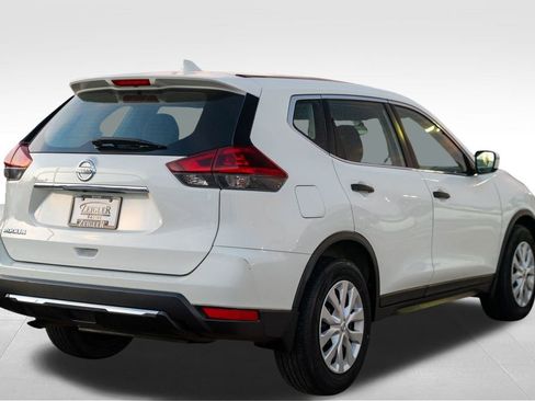 Used 2019 Nissan Rogue SV image 8