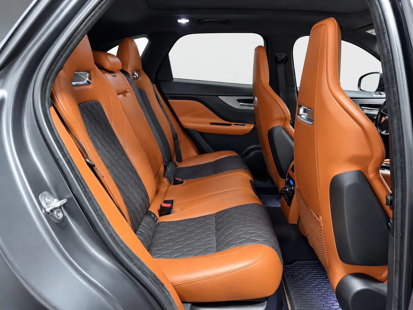 Used 2020 Jaguar F-PACE SVR AWD/4WD image 22