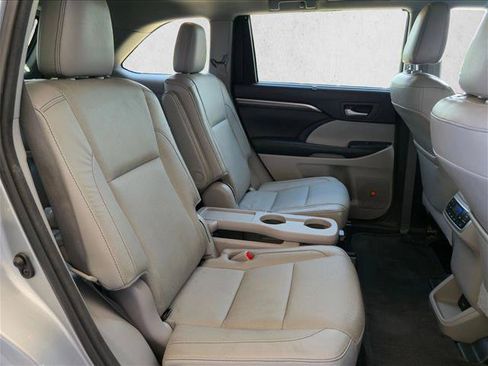 Used 2017 Toyota Highlander Limited Platinum FWD image 20