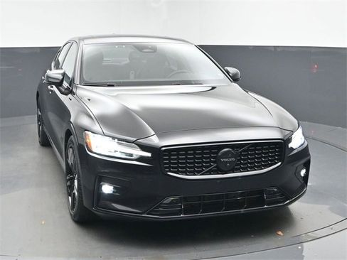 Used 2023 Volvo S60 B5 Plus w/ Climate Package image 2